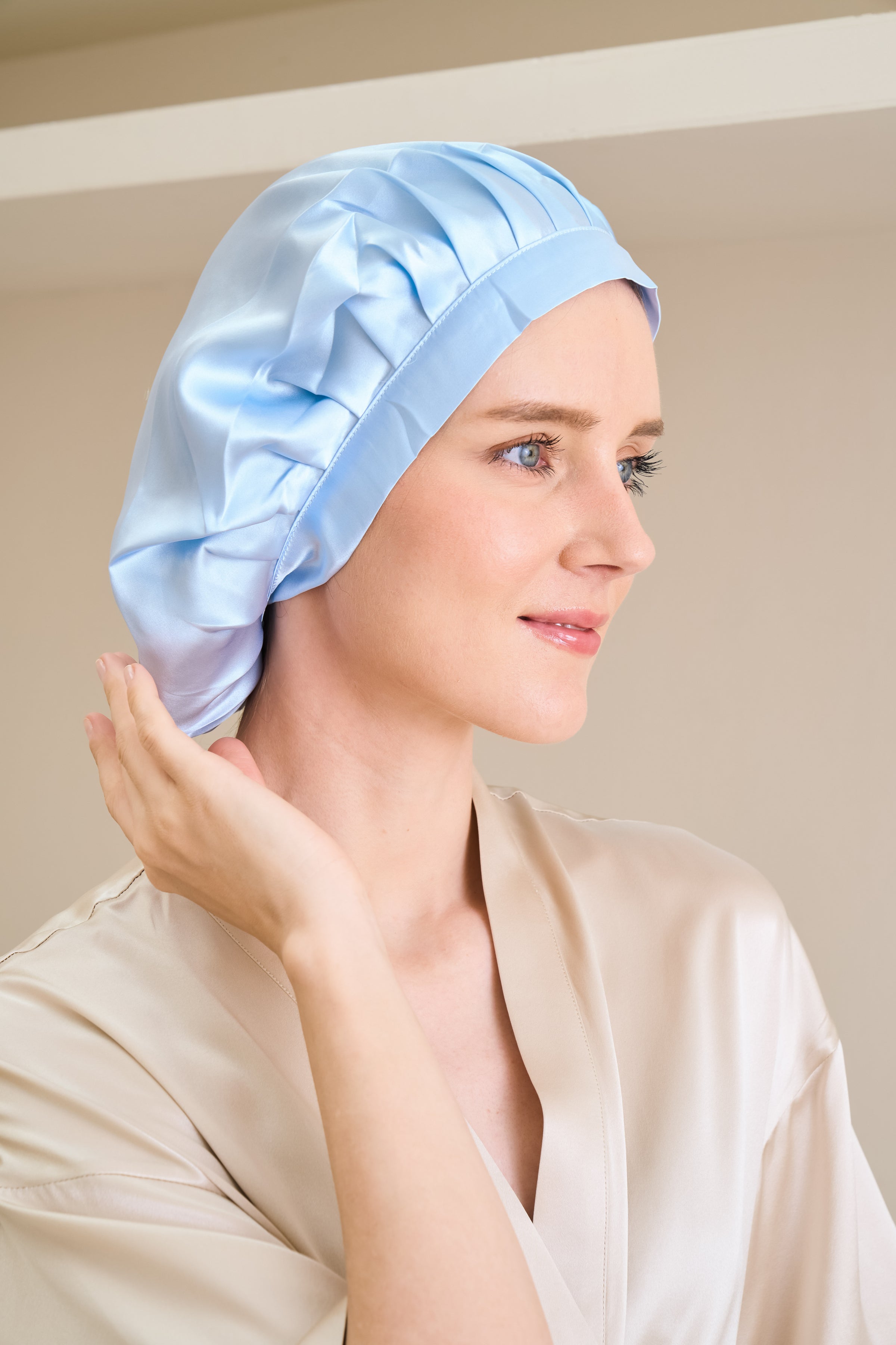 silk sleep cap blue with model
